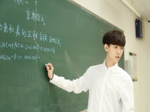 Chiêm bao thấy thầy giáo mang đến con số đề nào