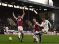 Burnley 2-4 Chelsea: Cú hat-trick hoàn hảo