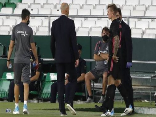 Tin bóng đá 30/9: HLV Zidane thiệt quân sau trận thắng Real Betis