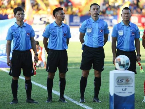 Tin bóng đá VN trưa 16/11: Vấn đề trọng tài V.League