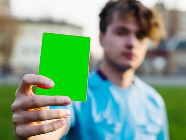 Thẻ xanh là gì trong bóng đá? Ai nhận được thẻ xanh?