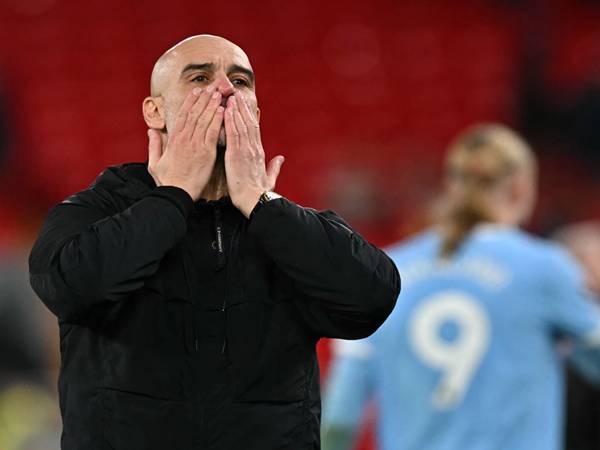 Tin MU: Pep Guardiola chờ Arsenal xẩy chân tại NHA